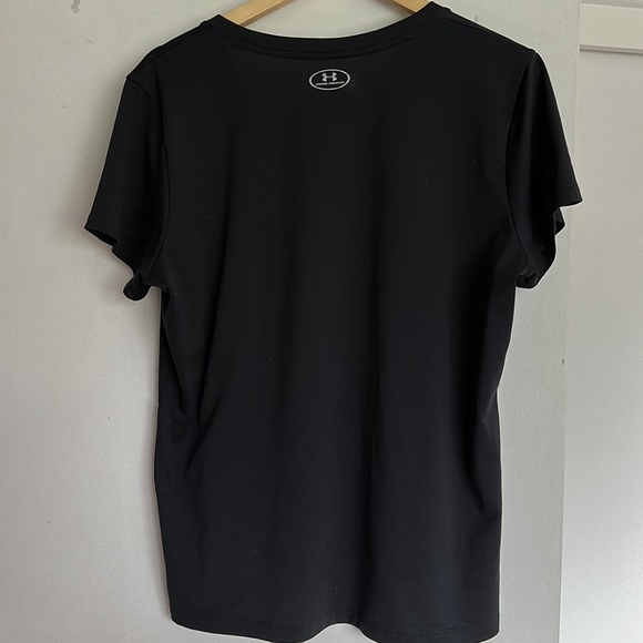 EUC Under Armour Heat Gear athletic top - Picture 3 of 3